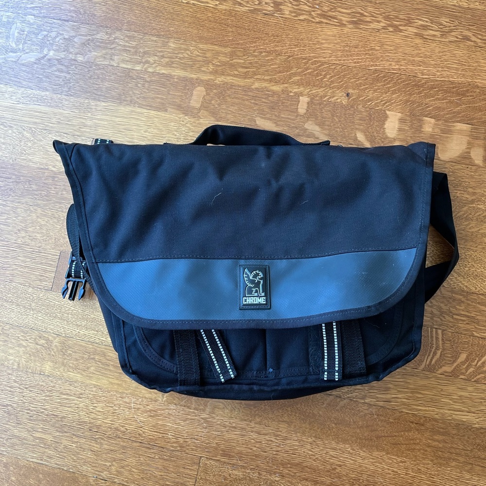 Chrome Mini Metro Messenger Bag